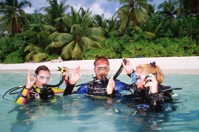 DIWA Diving Instructions Worldwide Divers in Paradise.jpg